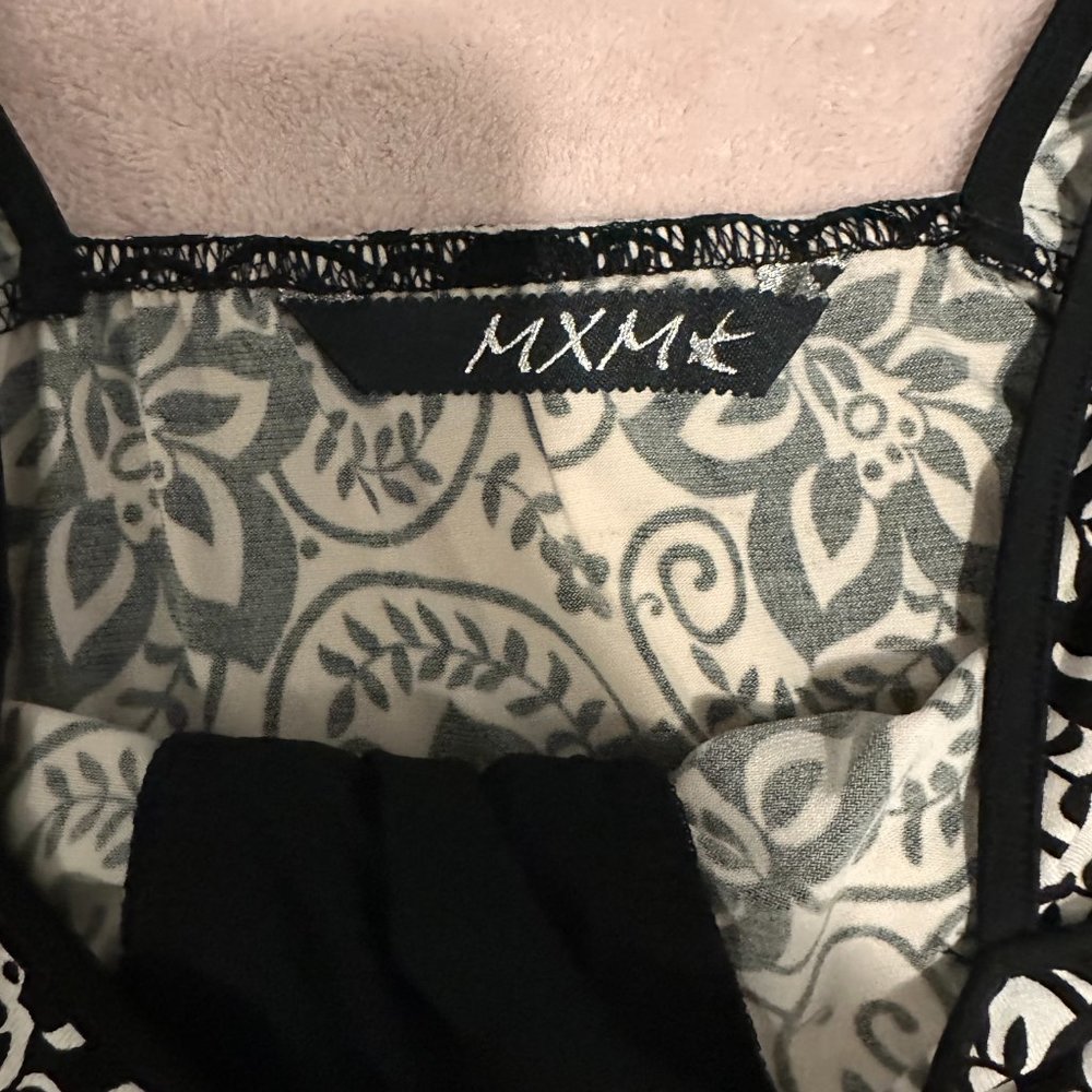 Fancy B&W - Picture 3 of 3